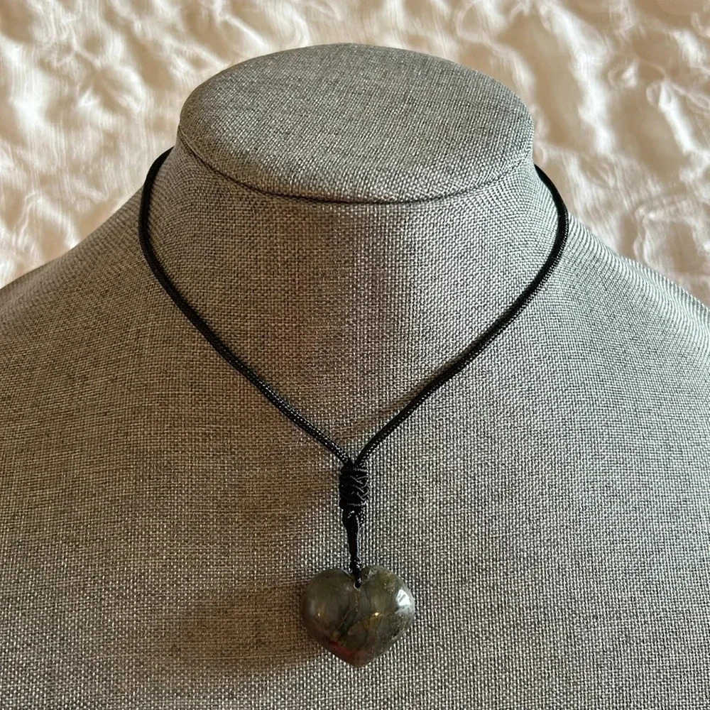 ✨NWT adjustable heart-shaped labradorite necklace ✨